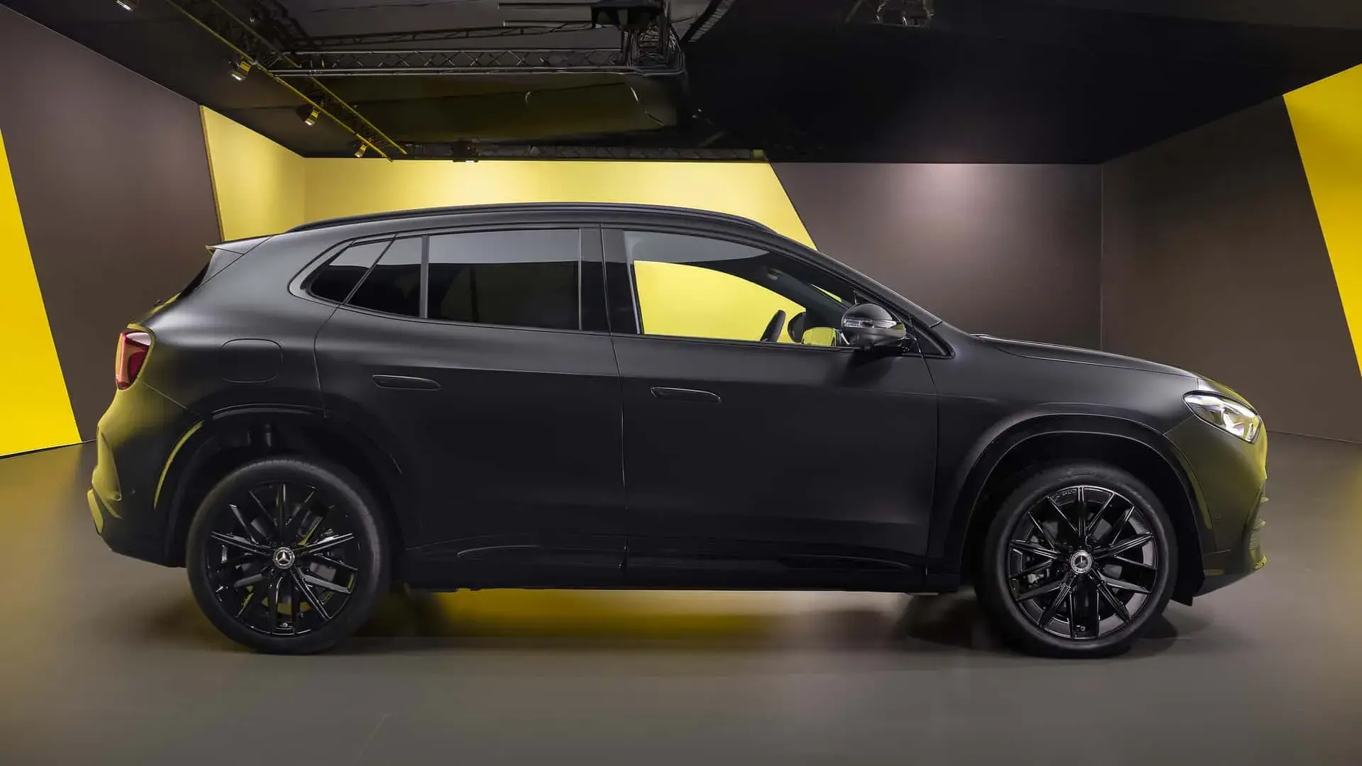 Mercedes-Benz GLA 2027 tem versão elétrica e híbrida com motor a combustão