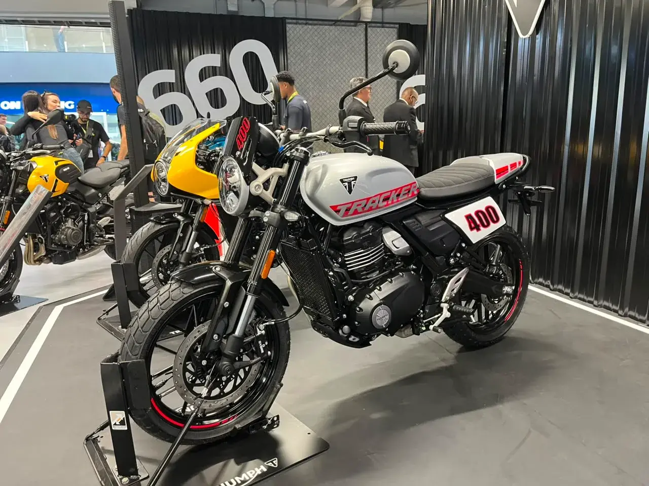 Tracker 400 Triumph 01