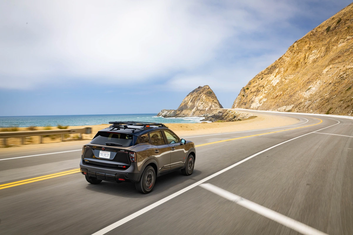 Nissan Kicks 2027 ganha visual aventureiro nos Estados Unidos