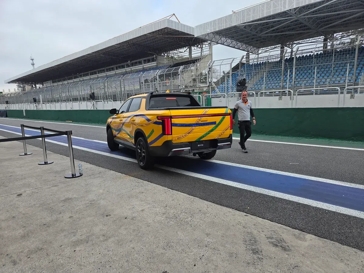 BYD Mako, picape rival da Fiat Toro, surge em Interlagos