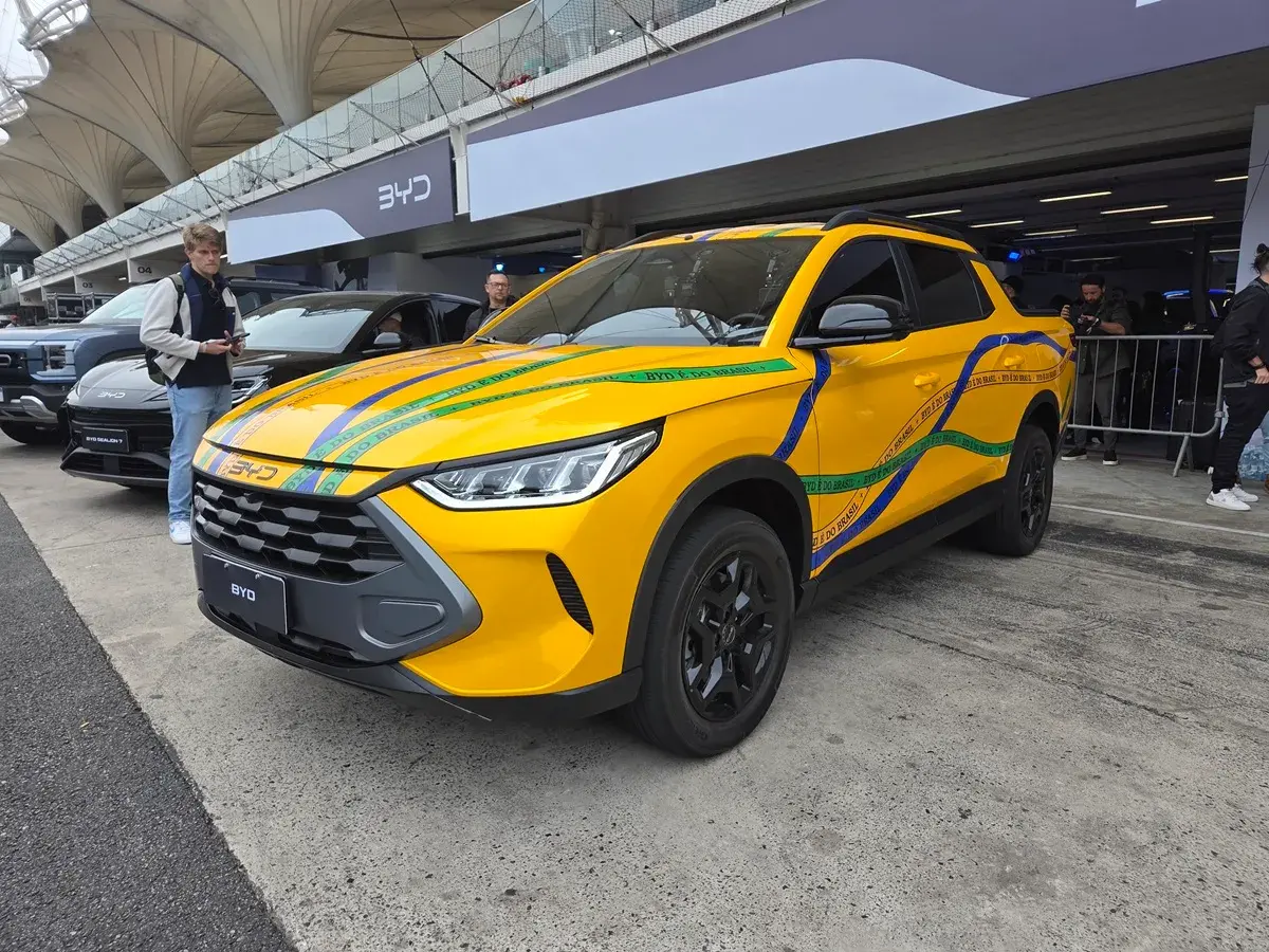 BYD Mako, picape rival da Fiat Toro, surge em Interlagos