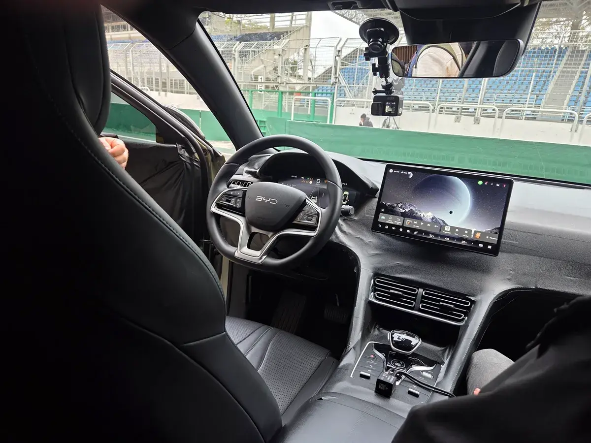 BYD Mako, picape rival da Fiat Toro, surge em Interlagos