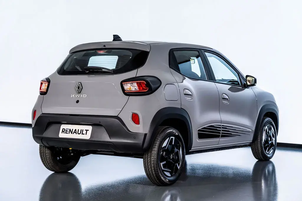 Renault Kwid 2027 muda e agora se parece mais com os irmãos maiores