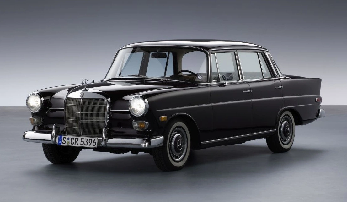 Mercedes Benz W110 Heckflosse