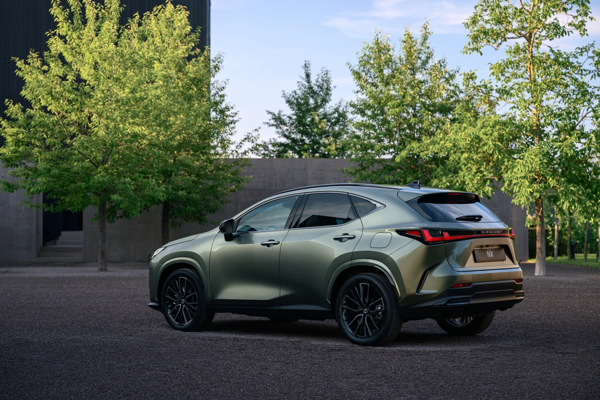 Lexus NX 2027 muda e roda até 100 km no modo elétrico