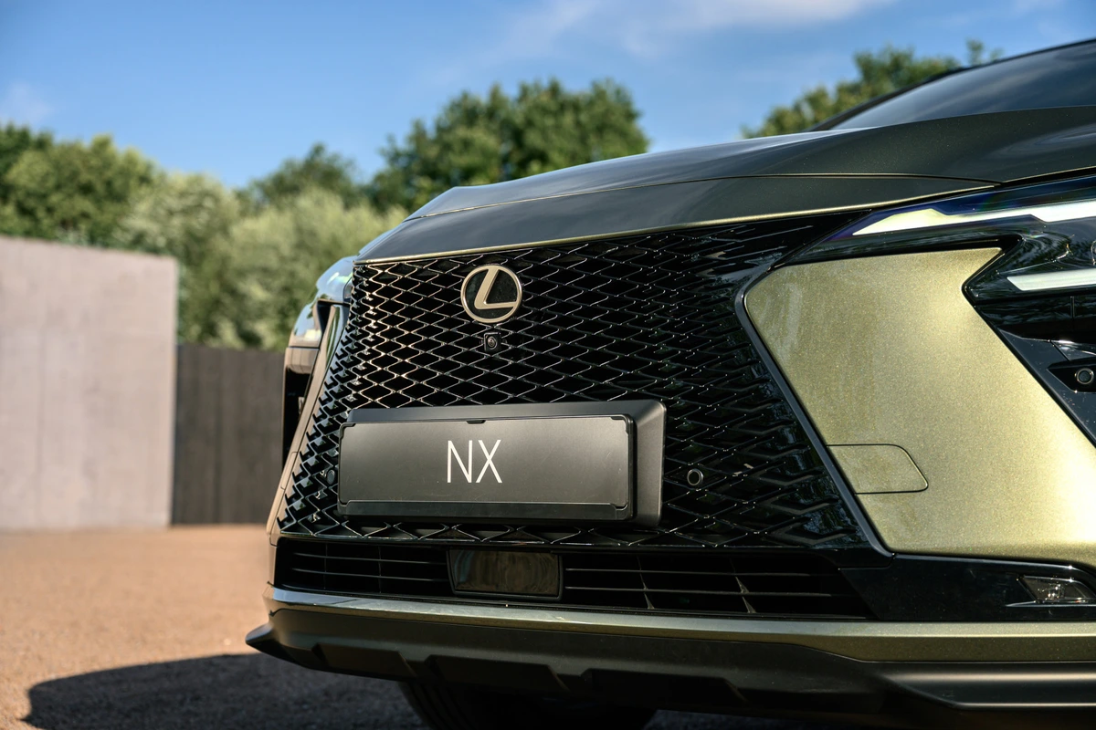 Lexus NX 2027 muda e roda até 100 km no modo elétrico