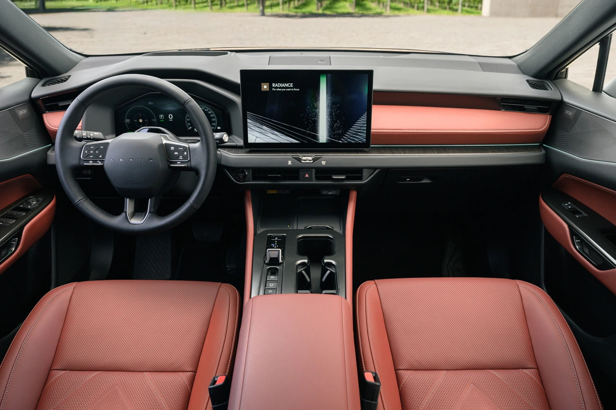 Lexus NX 2027 muda e roda até 100 km no modo elétrico