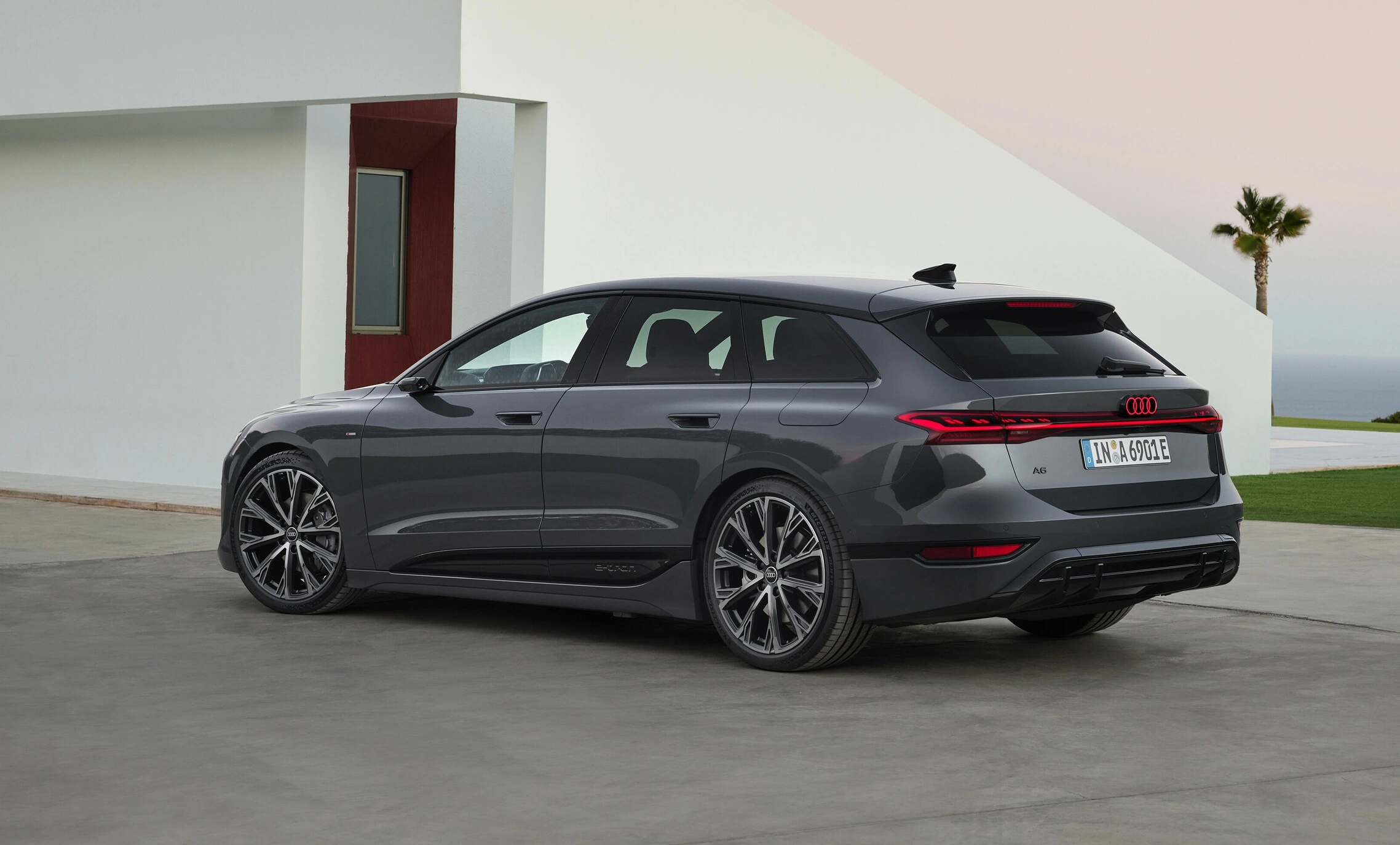 Audi A6 Avant E Tron 2