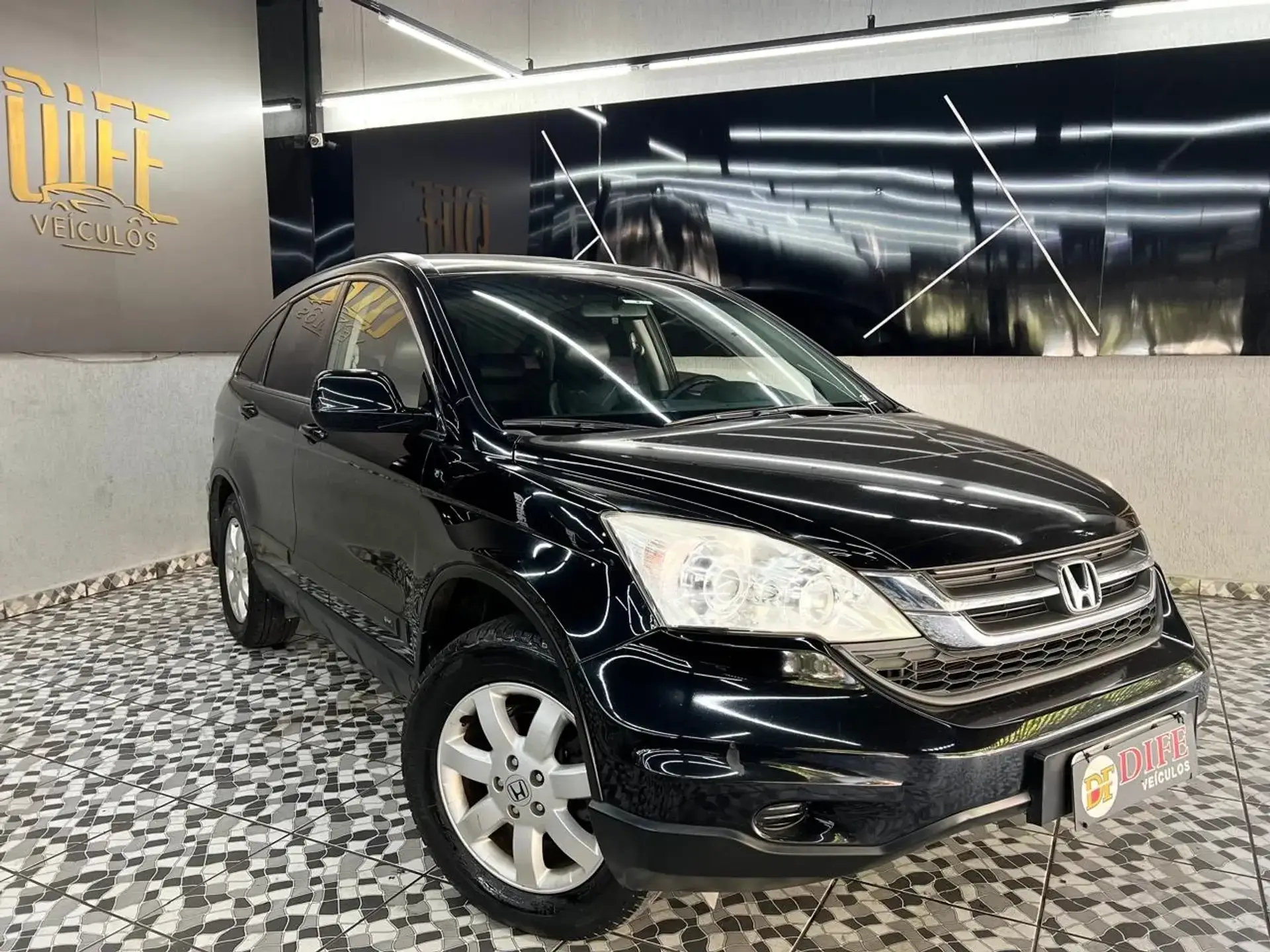 Honda CR-V de segunda geração tem motor 2.0 e câmbio automático.